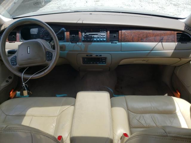 Photo 9 from auction – 2000 LINCOLN TOWN CAR S with VIN 1LNHM82W6YY868682