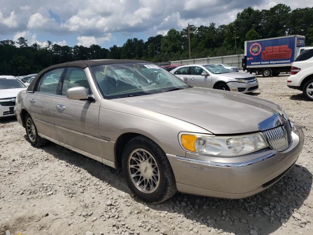 LINCOLN TOWN CAR S 2000 with VIN 1LNHM82W6YY868682 - Photo from auction