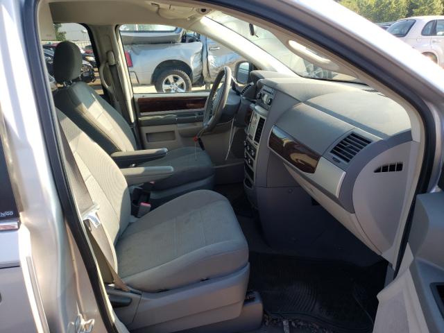 Photo 5 from auction – 2010 CHRYSLER TOWN & COU with VIN 2A4RR5D1XAR131984