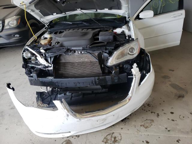 Photo 9 from auction – 2013 CHRYSLER 200 TOURIN with VIN 1C3CCBBG4DN660162