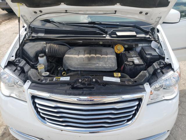 Photo 7 from auction – 2016 CHRYSLER TOWN & COU with VIN 2C4RC1BG2GR268045