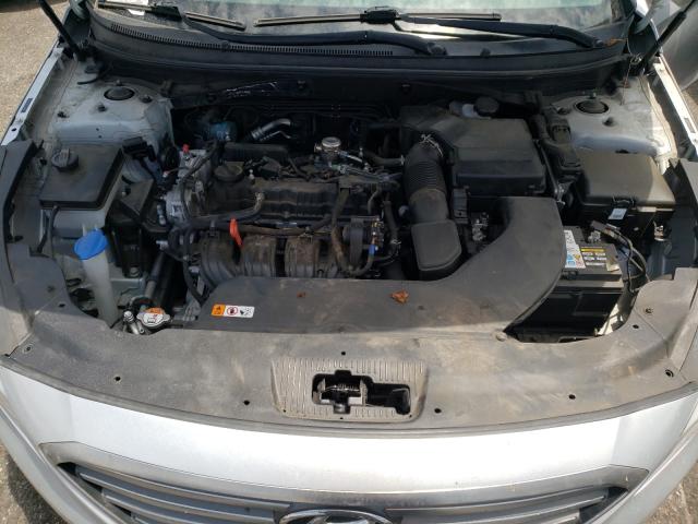 Photo 7 from auction – 2017 HYUNDAI SONATA SE with VIN 5NPE24AF7HH575883