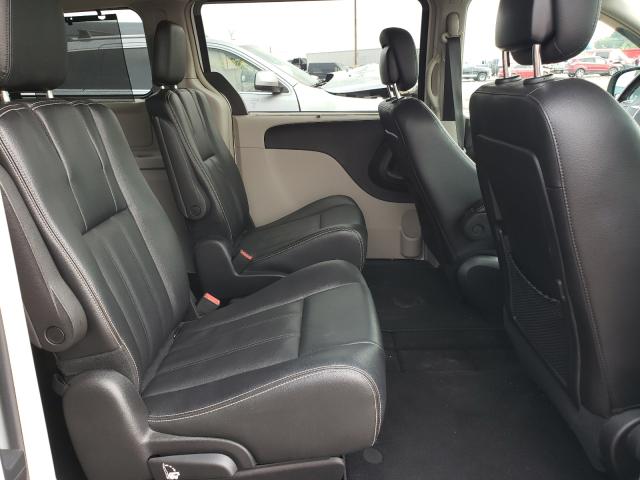 Photo 6 from auction – 2015 CHRYSLER TOWN & COU with VIN 2C4RC1BG7FR656533