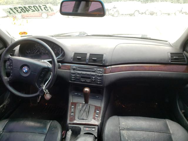 Photo 9 from auction – 2005 BMW 325 I with VIN WBAEV33465KW16351