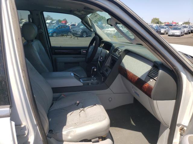 Photo 5 from auction – 2005 LINCOLN NAVIGATOR with VIN 5LMFU27555LJ13677