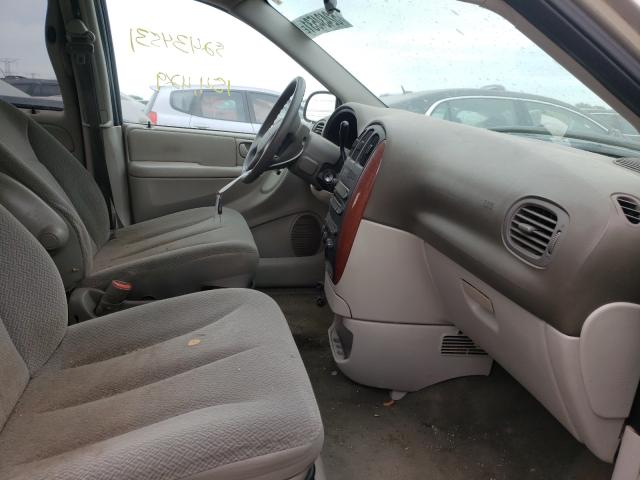 Photo 5 from auction – 2005 CHRYSLER TOWN & COU with VIN 2C4GP44R55R480124