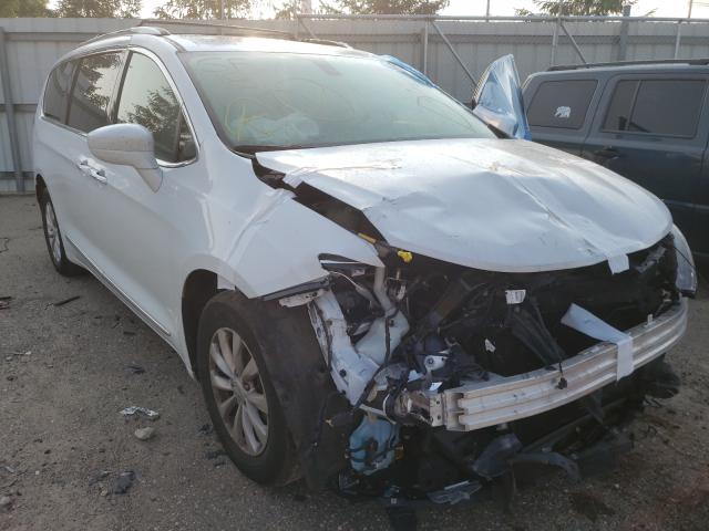 CHRYSLER PACIFICA T 2018 with VIN 2C4RC1BG7JR204090 - Photo from auction