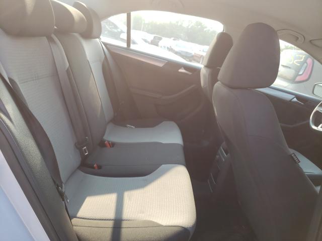 Photo 6 from auction – 2017 VOLKSWAGEN JETTA S with VIN 3VW2B7AJ5HM260869