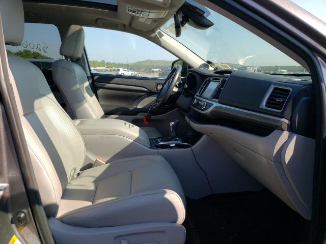 Photo 5 from auction – 2017 TOYOTA HIGHLANDER with VIN 5TDDZRFH6HS432853