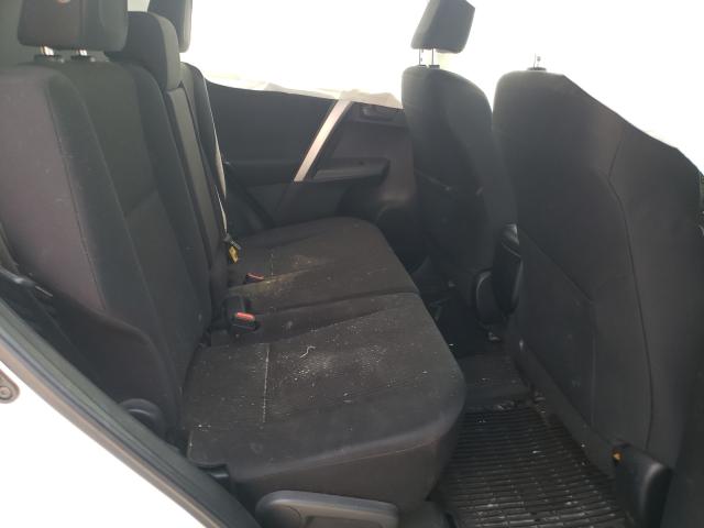 Photo 6 from auction – 2018 TOYOTA RAV4 LE with VIN JTMZFREV0JJ177402