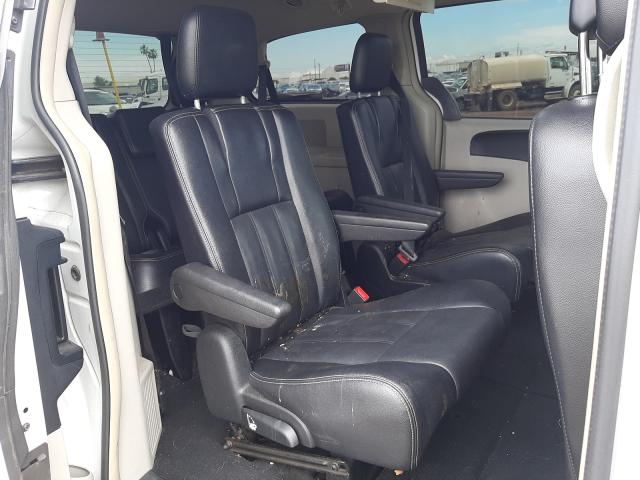 Photo 6 from auction – 2015 CHRYSLER TOWN & COU with VIN 2C4RC1BGXFR565367