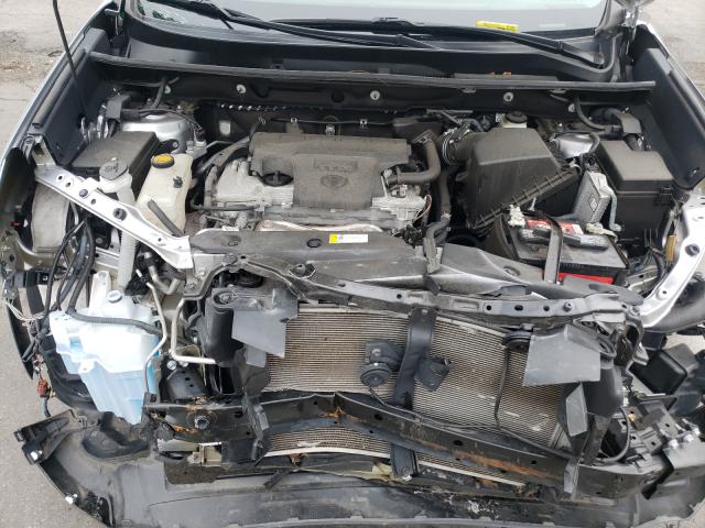 Photo 7 from auction – 2017 TOYOTA RAV4 LE with VIN 2T3BFREVXHW548899