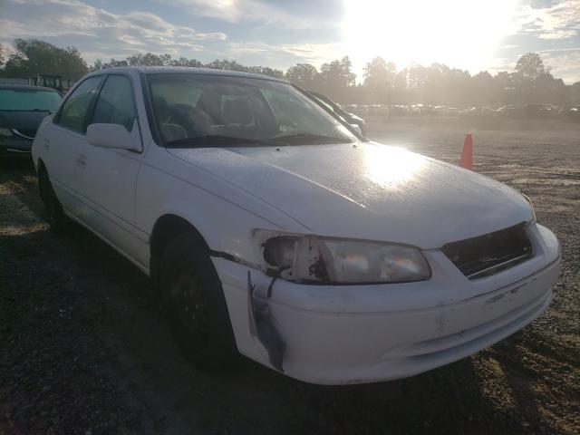 TOYOTA CAMRY CE 2000 with VIN 4T1BG22K4YU974952 - Photo from auction