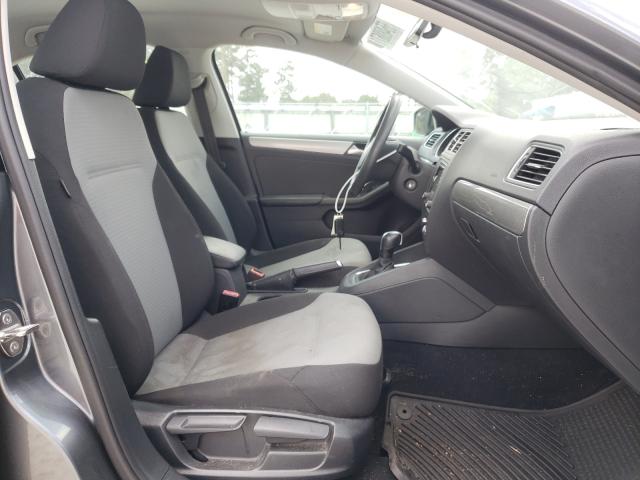 Photo 5 from auction – 2017 VOLKSWAGEN JETTA S with VIN 3VW2B7AJ1HM392947