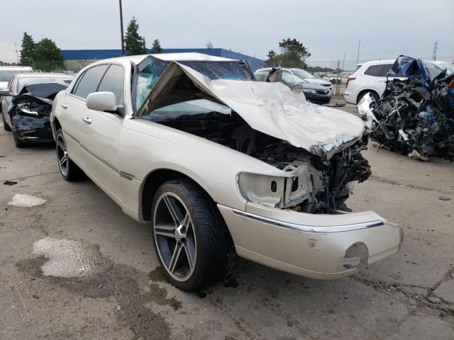 LINCOLN TOWN CAR C 2000 with VIN 1LNHM83W0YY783948 - Photo from auction