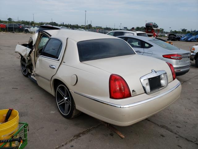 Photo 3 from auction – 2000 LINCOLN TOWN CAR C with VIN 1LNHM83W0YY783948