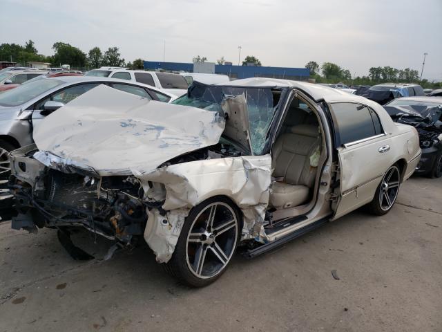 Photo 2 from auction – 2000 LINCOLN TOWN CAR C with VIN 1LNHM83W0YY783948