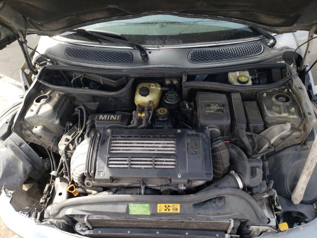 Photo 7 from auction – 2005 MINI COOPER S with VIN WMWRE33565TG98122