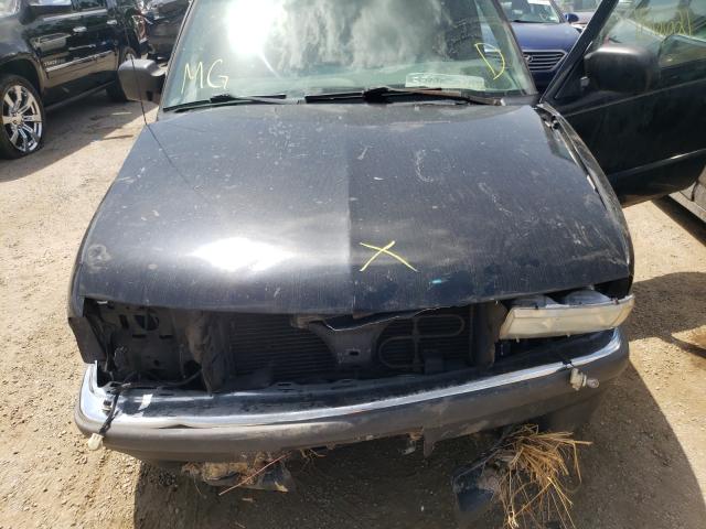 Photo 7 from auction – 2001 CHEVROLET BLAZER with VIN 1GNCT18W81K110553