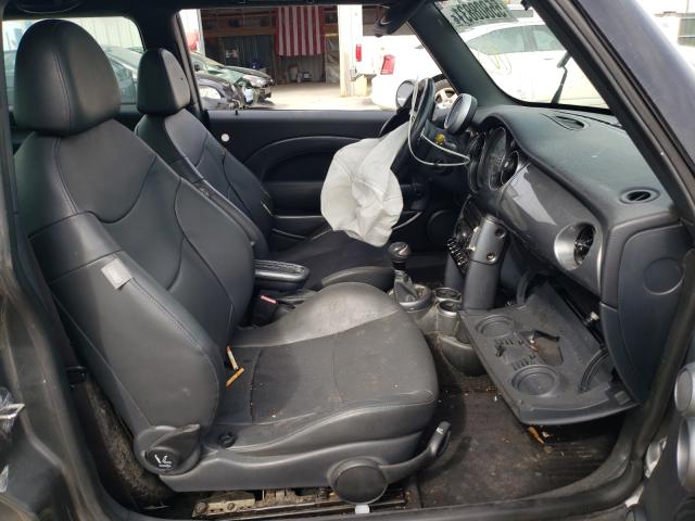 Photo 5 from auction – 2005 MINI COOPER S with VIN WMWRE33565TG98122