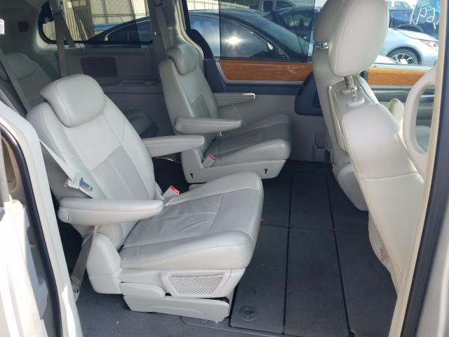 Photo 6 from auction – 2010 CHRYSLER TOWN & COU with VIN 2A4RR6DX1AR137487