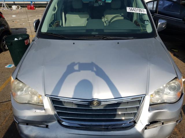 Photo 7 from auction – 2010 CHRYSLER TOWN & COU with VIN 2A4RR6DX1AR137487