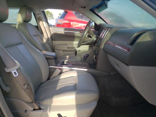 Photo 5 from auction – 2010 CHRYSLER 300 TOURIN with VIN 2C3CK5CV0AH161882