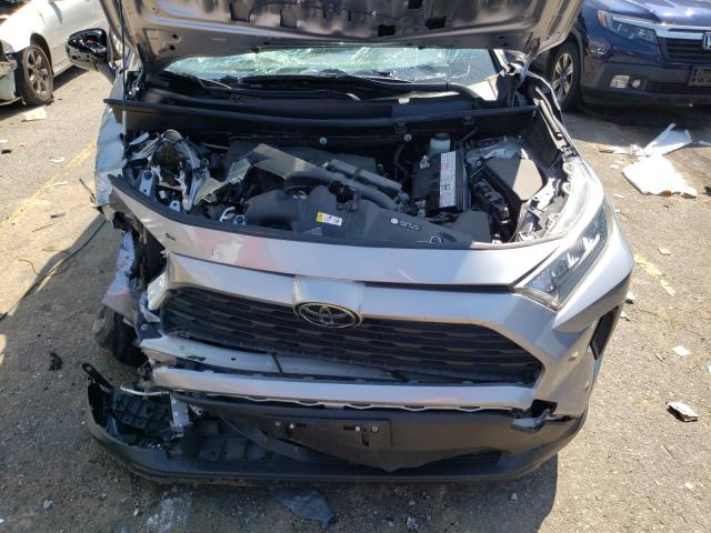 Photo 7 from auction – 2019 TOYOTA RAV4 LE with VIN JTMH1RFV4KD013210