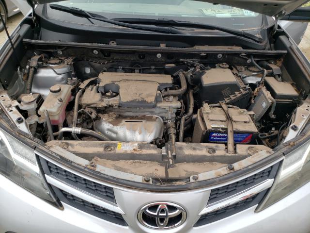 Photo 7 from auction – 2015 TOYOTA RAV4 LE with VIN JTMBFREVXFJ048270