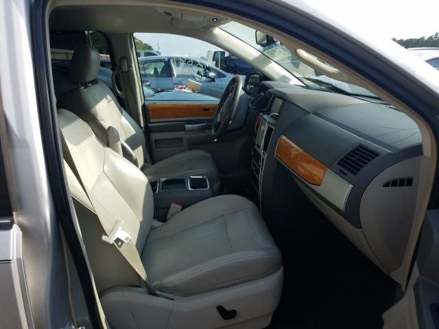Photo 5 from auction – 2010 CHRYSLER TOWN & COU with VIN 2A4RR6DX1AR137487