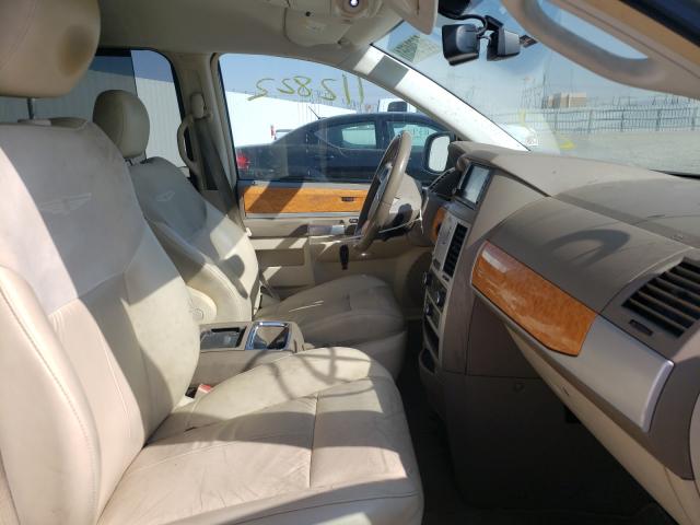 Photo 5 from auction – 2010 CHRYSLER TOWN & COU with VIN 2A4RR6DX4AR198848