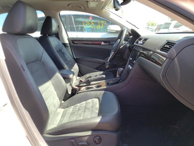 Photo 5 from auction – 2015 VOLKSWAGEN PASSAT SEL with VIN 1VWCV7A31FC038101