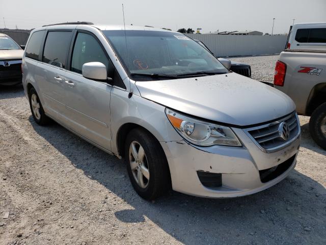 VOLKSWAGEN ROUTAN SE 2011 with VIN 2V4RW3DG5BR641870 - Photo from auction