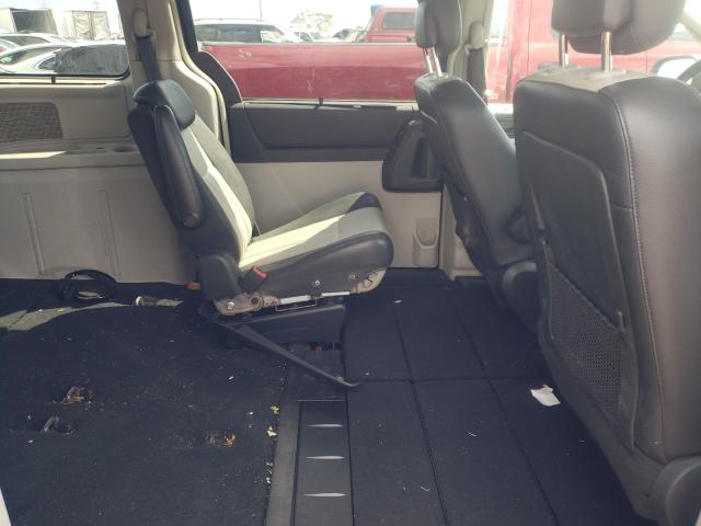 Photo 6 from auction – 2010 CHRYSLER TOWN & COU with VIN 2A4RR5D15AR279377