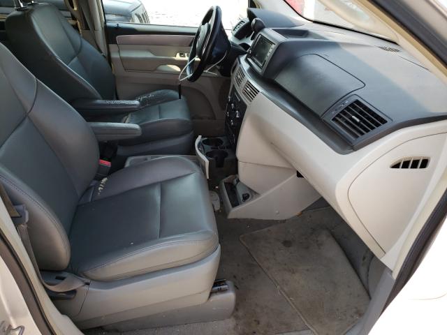 Photo 5 from auction – 2011 VOLKSWAGEN ROUTAN SE with VIN 2V4RW3DG5BR641870