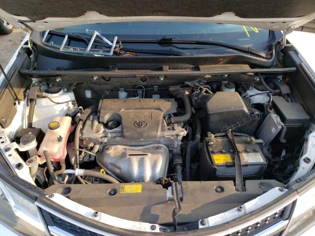 Photo 7 from auction – 2014 TOYOTA RAV4 LE with VIN JTMBFREV8ED061208