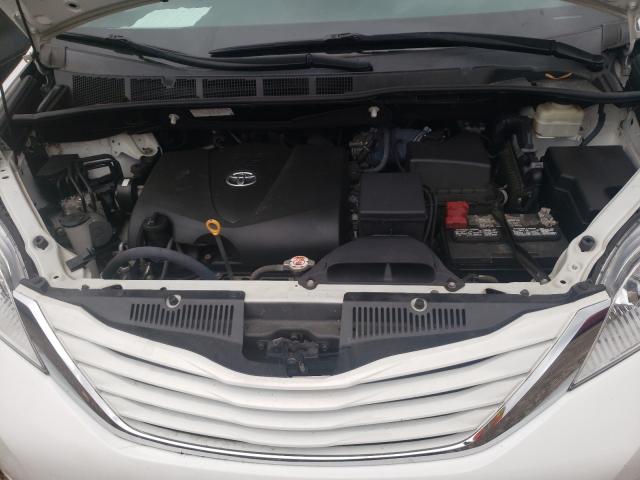 Photo 7 from auction – 2017 TOYOTA SIENNA LE with VIN 5TDKZ3DC4HS880942