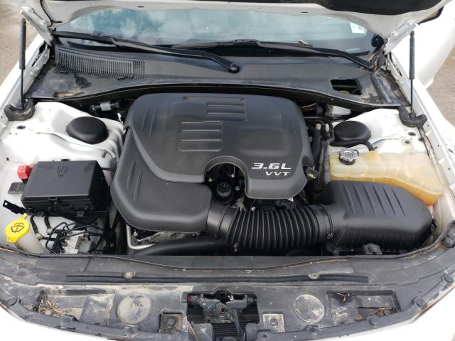 Photo 7 from auction – 2018 CHRYSLER 300 LIMITE with VIN 2C3CCAKG1JH137762