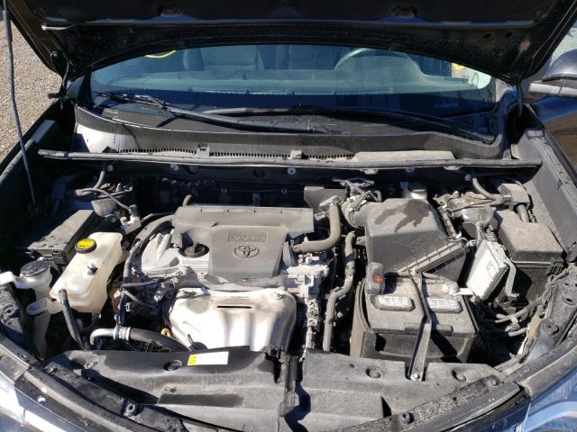 Photo 7 from auction – 2017 TOYOTA RAV4 LE with VIN 2T3BFREV5HW612511