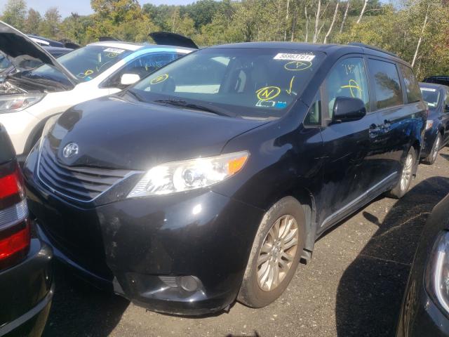 Photo 2 from auction – 2017 TOYOTA SIENNA XLE with VIN 5TDYZ3DC6HS830831