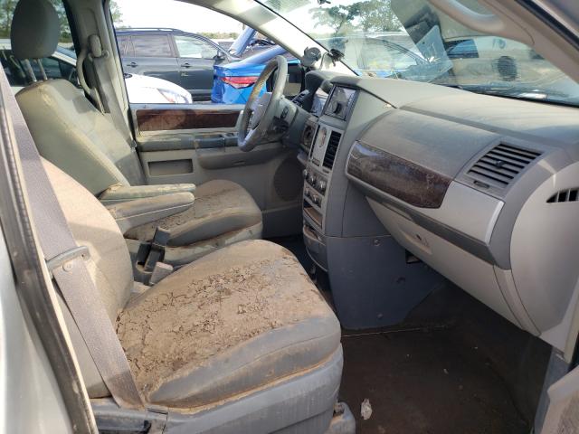 Photo 5 from auction – 2010 CHRYSLER TOWN & COU with VIN 2A4RR5D1XAR206778
