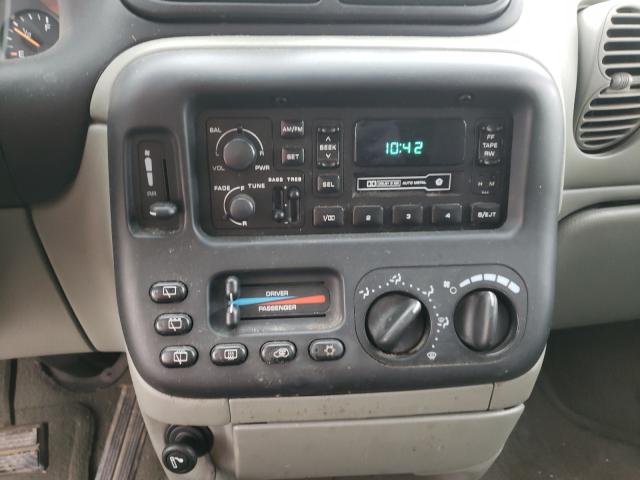 Photo 9 from auction – 2000 CHRYSLER GRAND VOYA with VIN 2C4GJ44G2YR693567