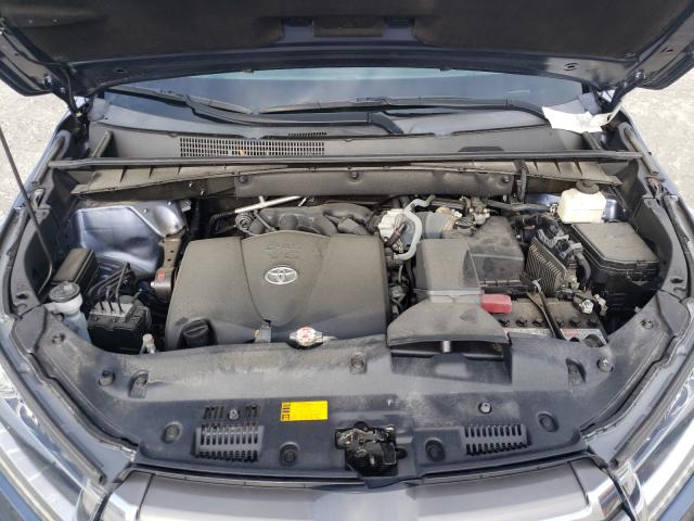 TOYOTA HIGHLANDER 2018 with VIN 5TDDZRFH5JS879809 - Photo from auction