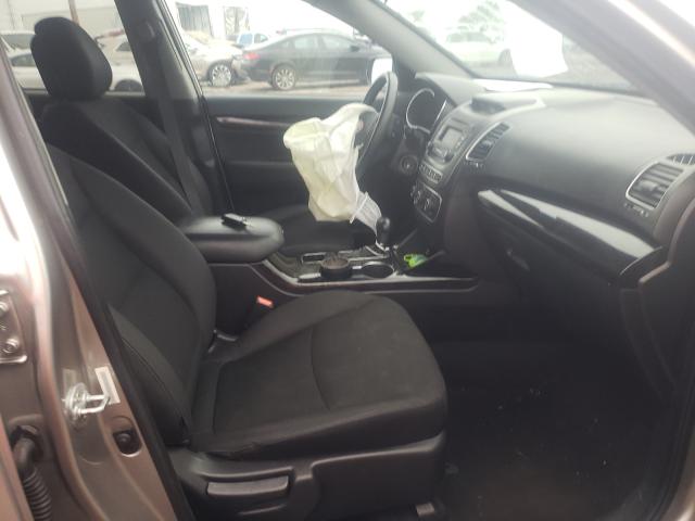 Photo 5 from auction – 2015 KIA SORENTO LX with VIN 5XYKT3A68FG619971