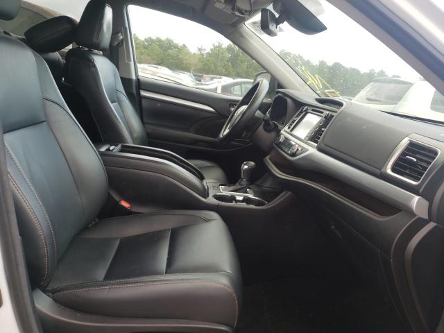 Photo 5 from auction – 2018 TOYOTA HIGHLANDER with VIN 5TDJZRFH2JS532618