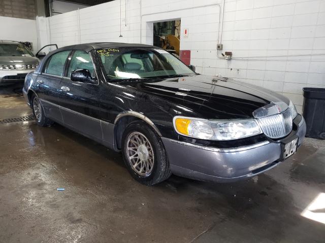 LINCOLN TOWN CAR S 2002 with VIN 1LNHM82WX2Y635928 - Photo from auction