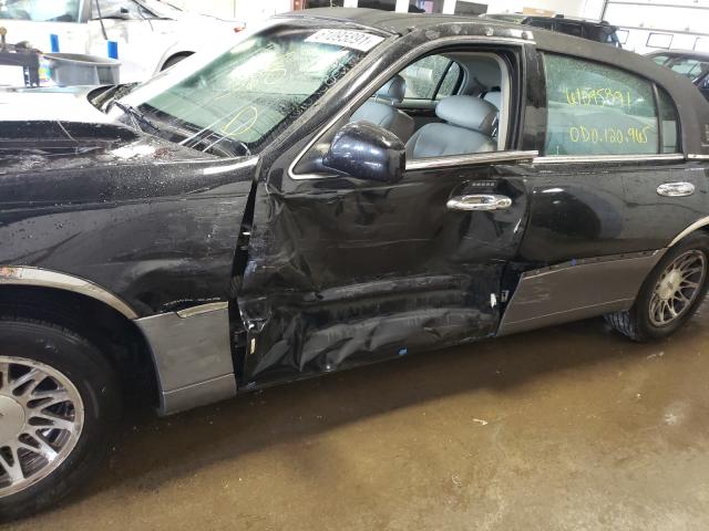 Photo 9 from auction – 2002 LINCOLN TOWN CAR S with VIN 1LNHM82WX2Y635928