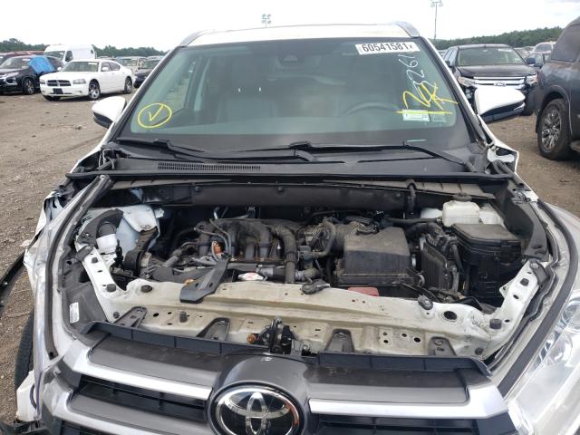 Photo 7 from auction – 2018 TOYOTA HIGHLANDER with VIN 5TDJZRFH2JS532618