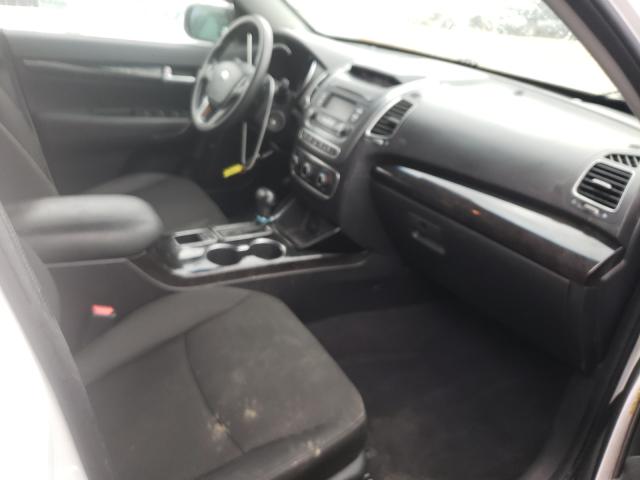 Photo 5 from auction – 2015 KIA SORENTO LX with VIN 5XYKT3A65FG593071