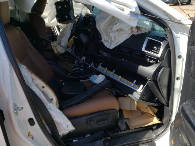 Photo 5 from auction – 2017 TOYOTA HIGHLANDER with VIN 5TDYZRFH4HS207896